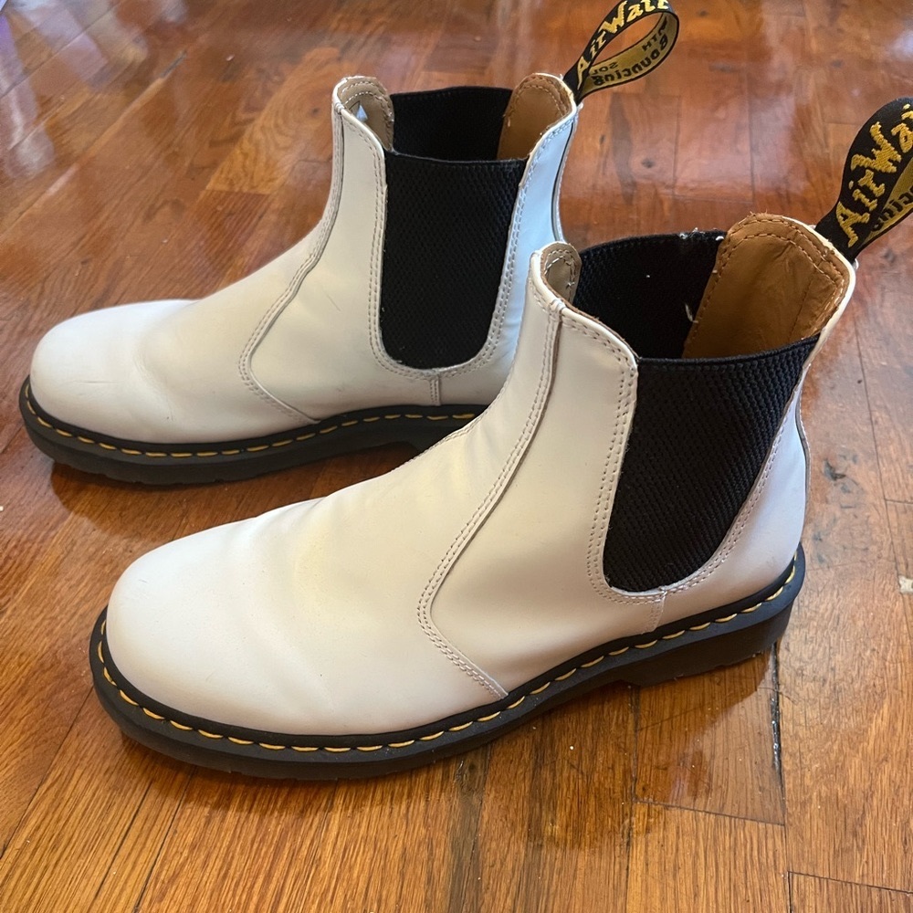 Dr. Marten women’s 2976 YS Smooth Leather Chelsea Booties